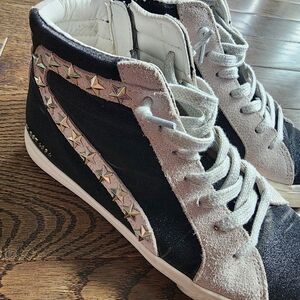 Vintage Havana Black and White Star-Studded Sneakers